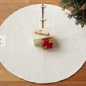 🎄🤍Pottery Barn • Channel Quilted Velvet Tree Skirt